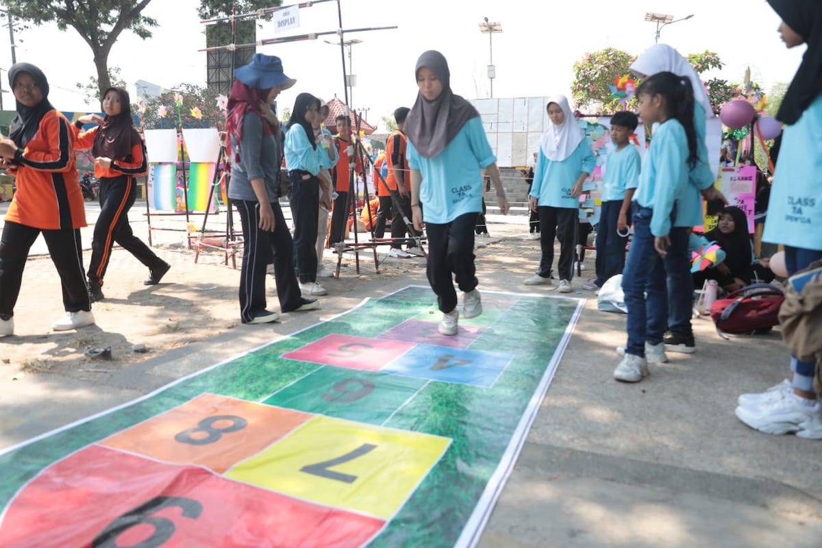 Foto 11 dari 12: Lestarikan Budaya Daerah, Spenga Angkat Permainan Tradisional Dalam Kegiatan P5