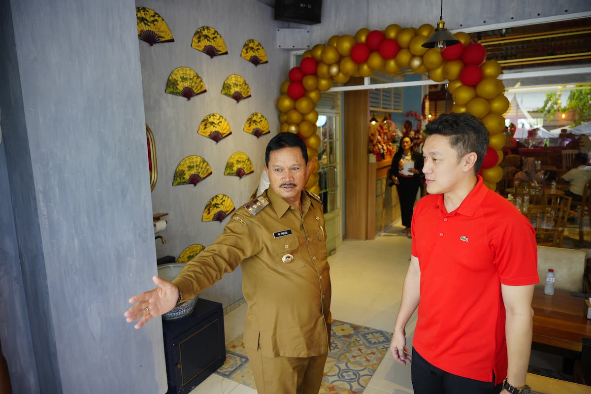 Foto 5 dari 8: Bisnis Kuliner Kian Menjanjikan, Wali Kota Resmikan Resto Kuliner Baru di Kota Pendekar