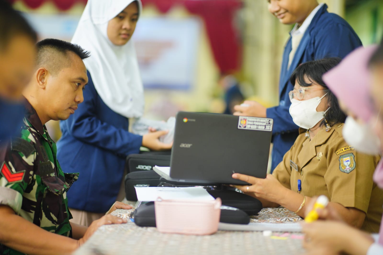 Foto 6 dari 6: 5.508 Unit Laptop Mulai Didistribusikan Untuk Siswa SMP