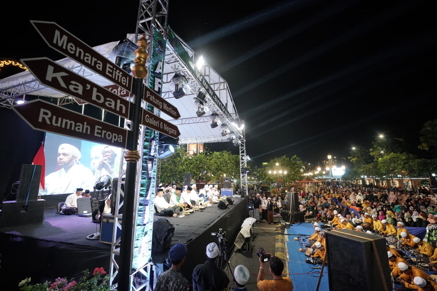 Foto utama berita: Suasana Khidmat Madiun Bersholawat