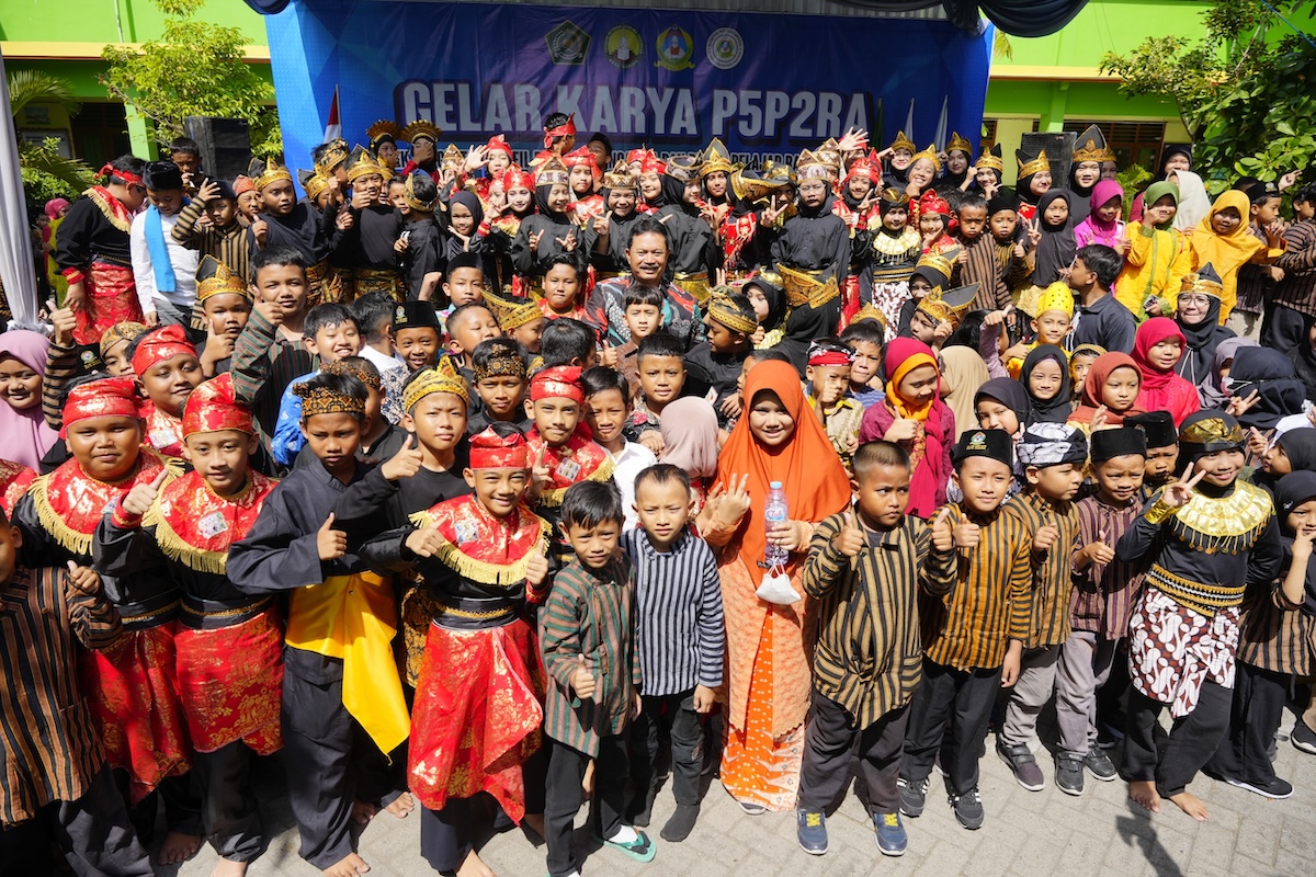 Foto 7 dari 8: Hadiri Gelar Karya P5 MI Islamiyah, Wali Kota Puji Pendidikan Akademik Dan Agama Yang Seimbang
