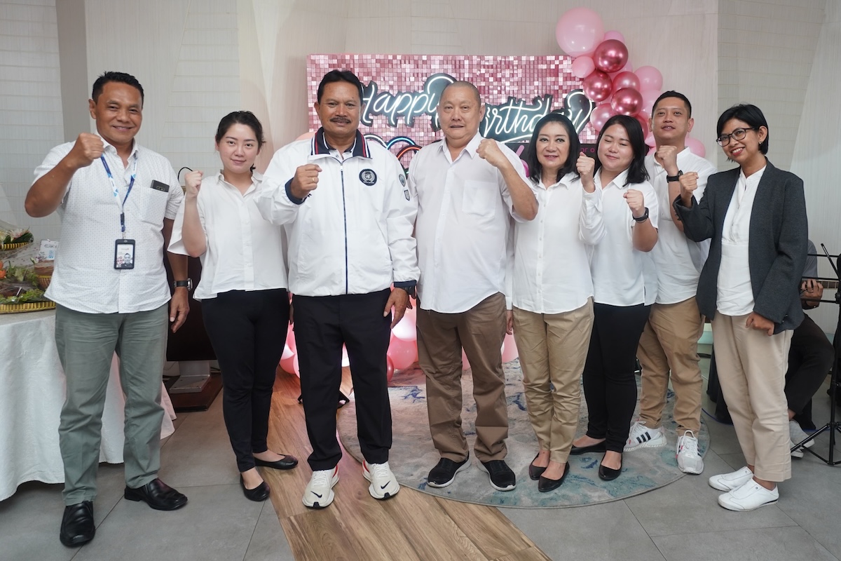 Foto 8 dari 9: Hadiri HUT Fave Hotel, Pemkot Madiun Dapat CSR 960 Box Susu Anak