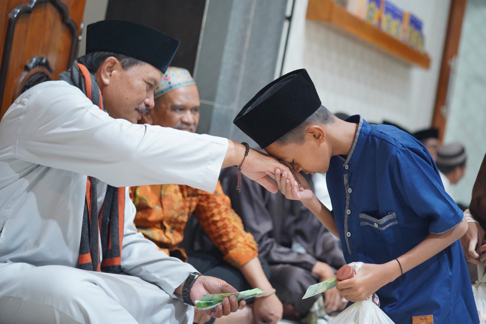 Foto 9 dari 10: Terus Berlanjut, Wali Kota Gelar Safari Ramadan di Masjid Al-Barokah