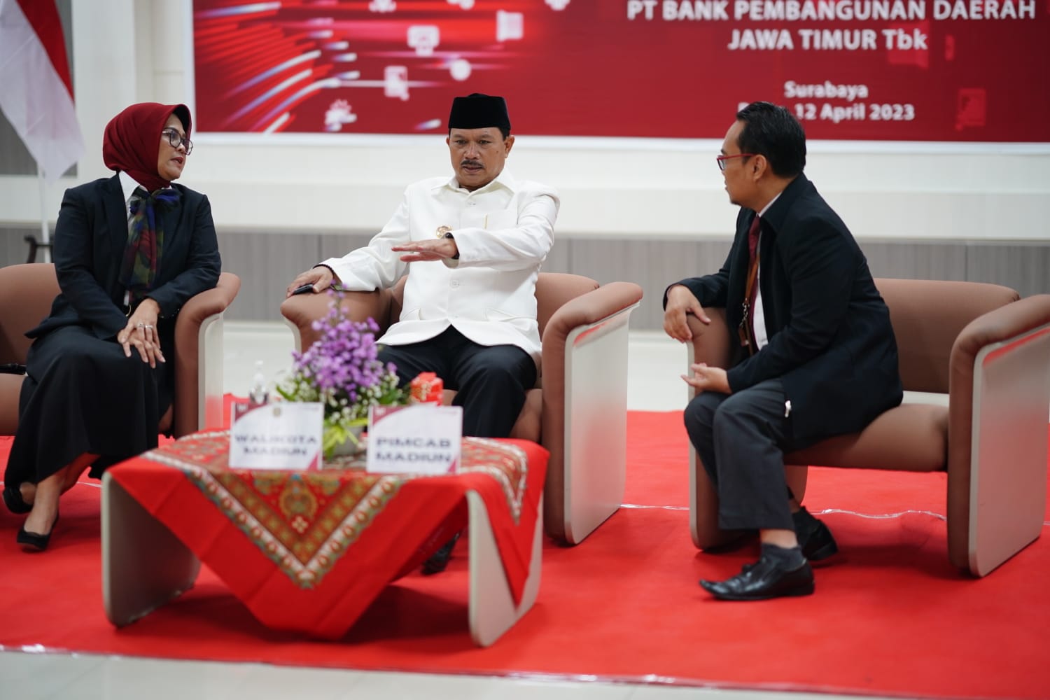 Foto 5 dari 7: Hadiri RUPS Bank Jatim, Wali Kota Dukung Arahan Gubernur Khofifah Untuk Dorong Peningkatan Performa Lewat Transformasi Lima Pilar