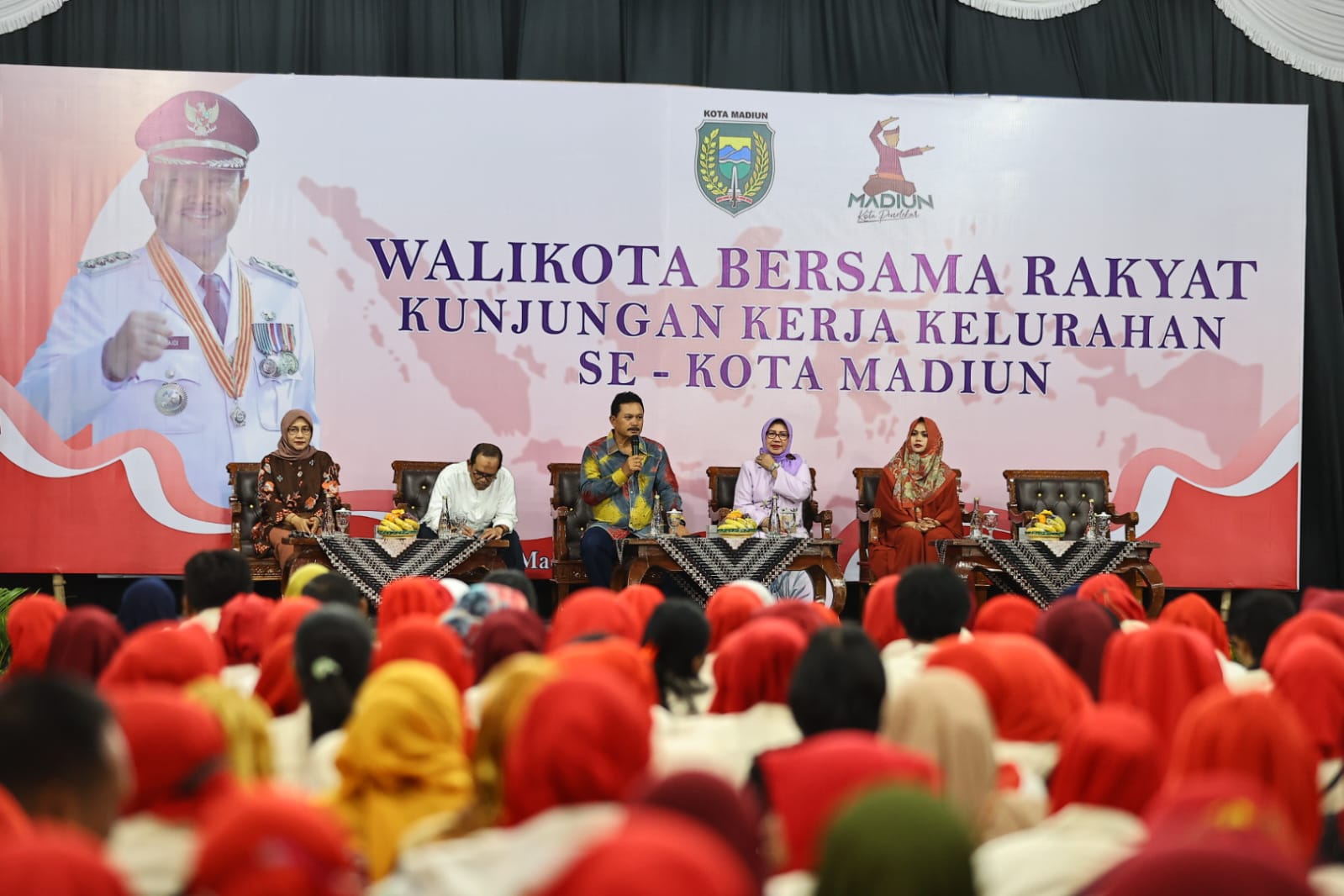 Foto 2 dari 9: Usai Diresmikan, Wali Kota Dr. Maidi Langsung Gelar WBR di Pondok Lansia