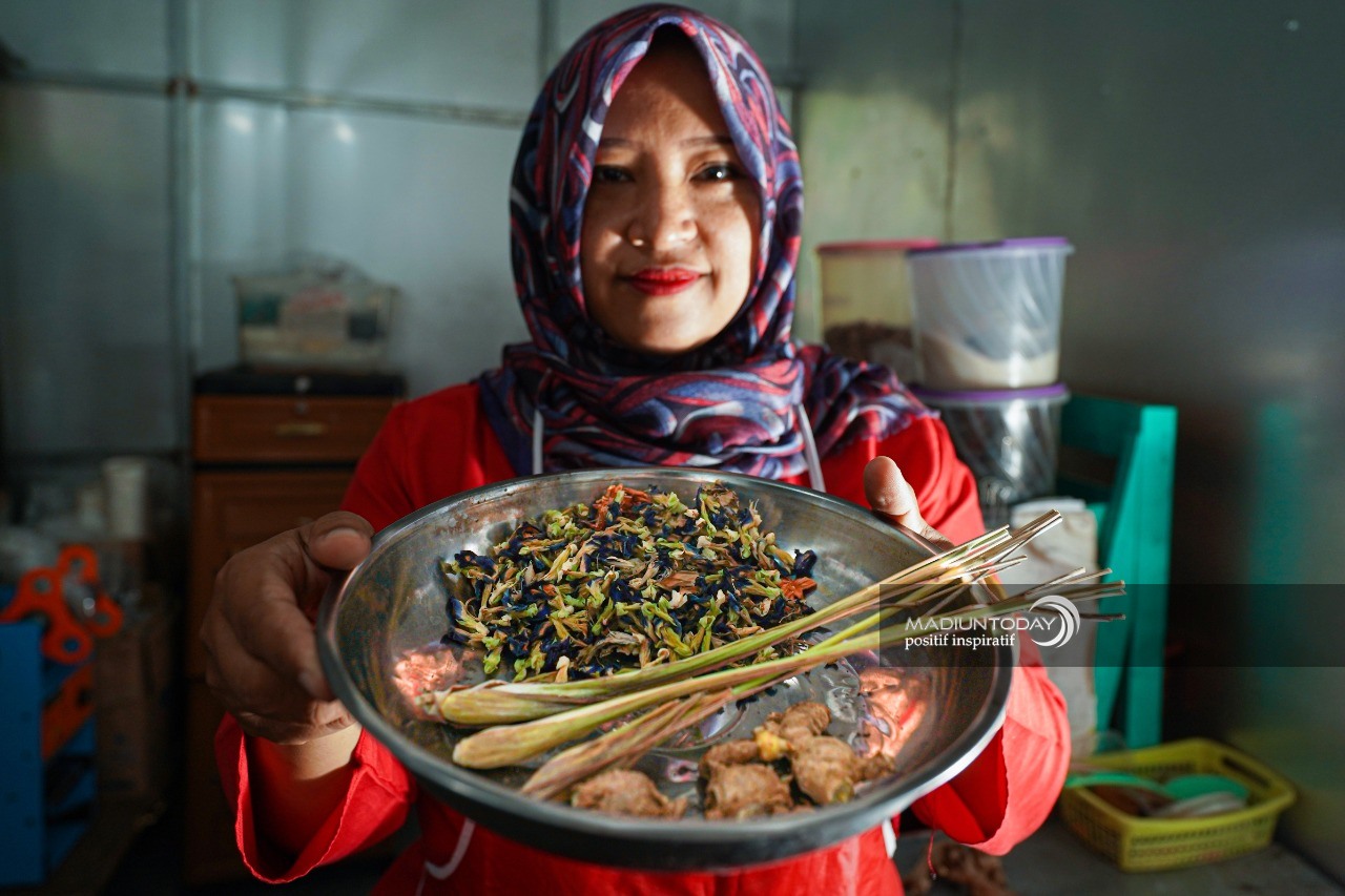Foto 6 dari 7: Miliki Sertifikat Keamanan Pangan Standar Internasional, Jamu Sri Maryani Siap Rambah Pasar Global