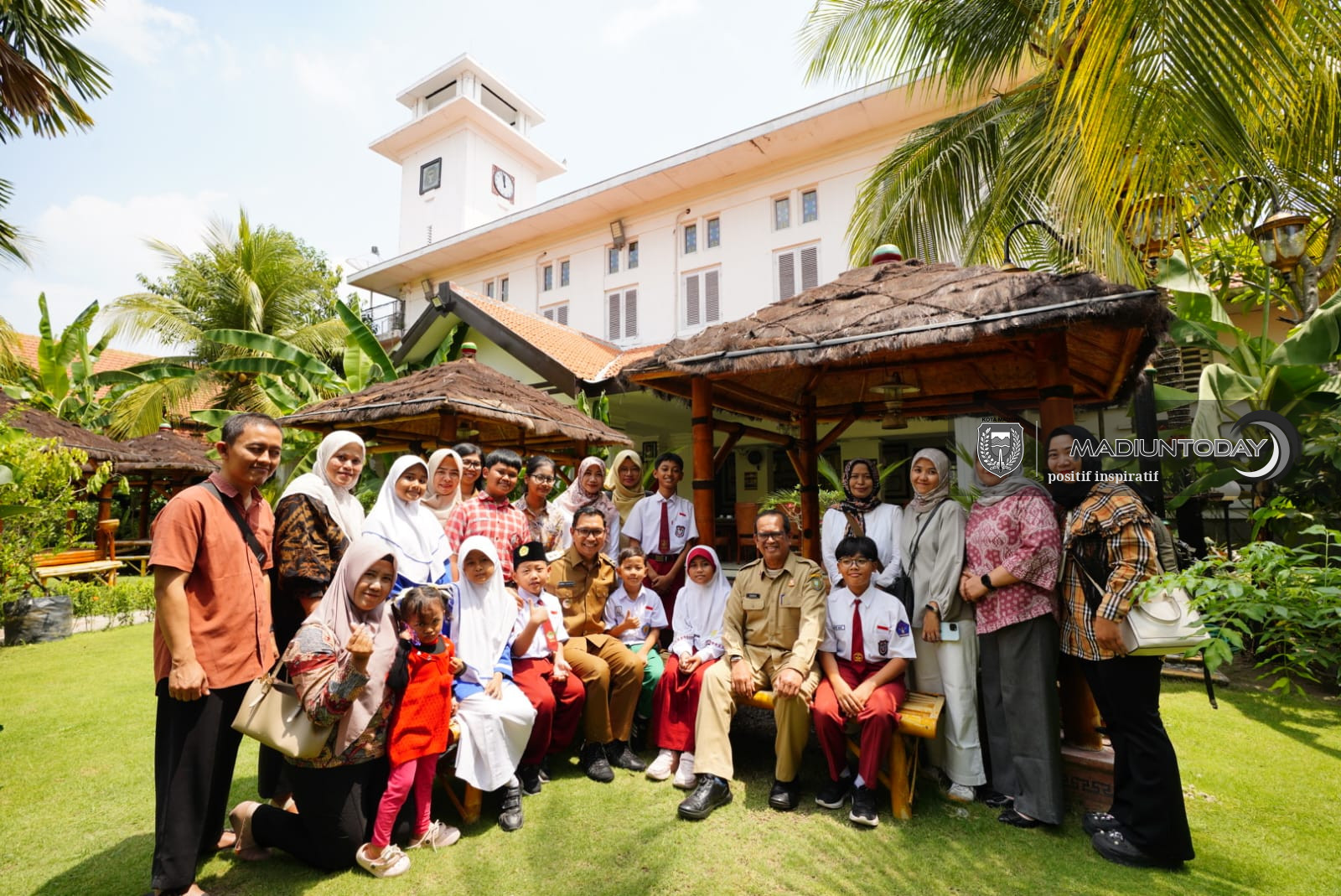 Foto 6 dari 10: 10 Karya Madiun Melukis Dipasang di Balai Kota, Pemkot Siapkan Perlindungan HKI