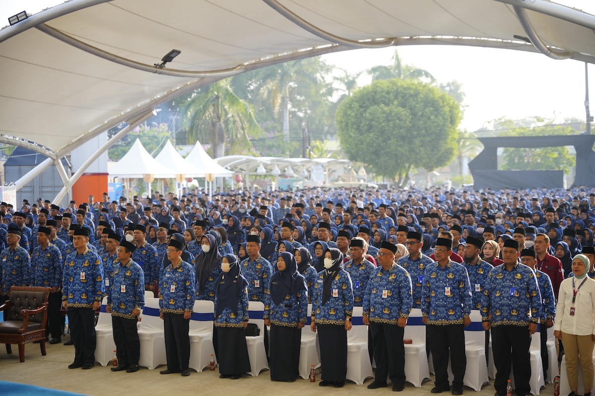 Foto 6 dari 8: Hadiri Apel Besar HUT Korpri ke-52, Wali Kota Dr. Maidi Pesan Tingkatkan Kualitas Pelayanan Publik