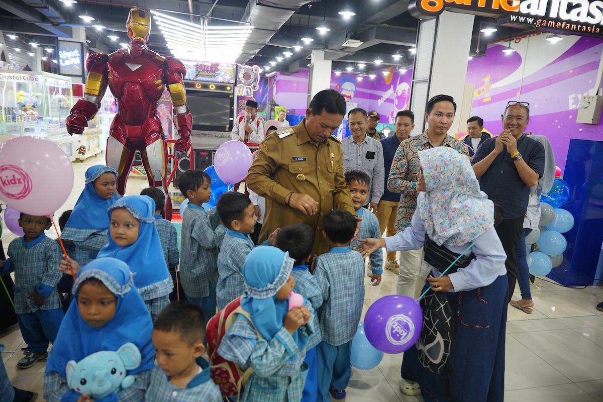 Foto 3 dari 8: Buka Pusat Game Dan Foodcourt Di Plaza Madiun, Wali Kota : Sarana Rekreasi Makin Lengkap