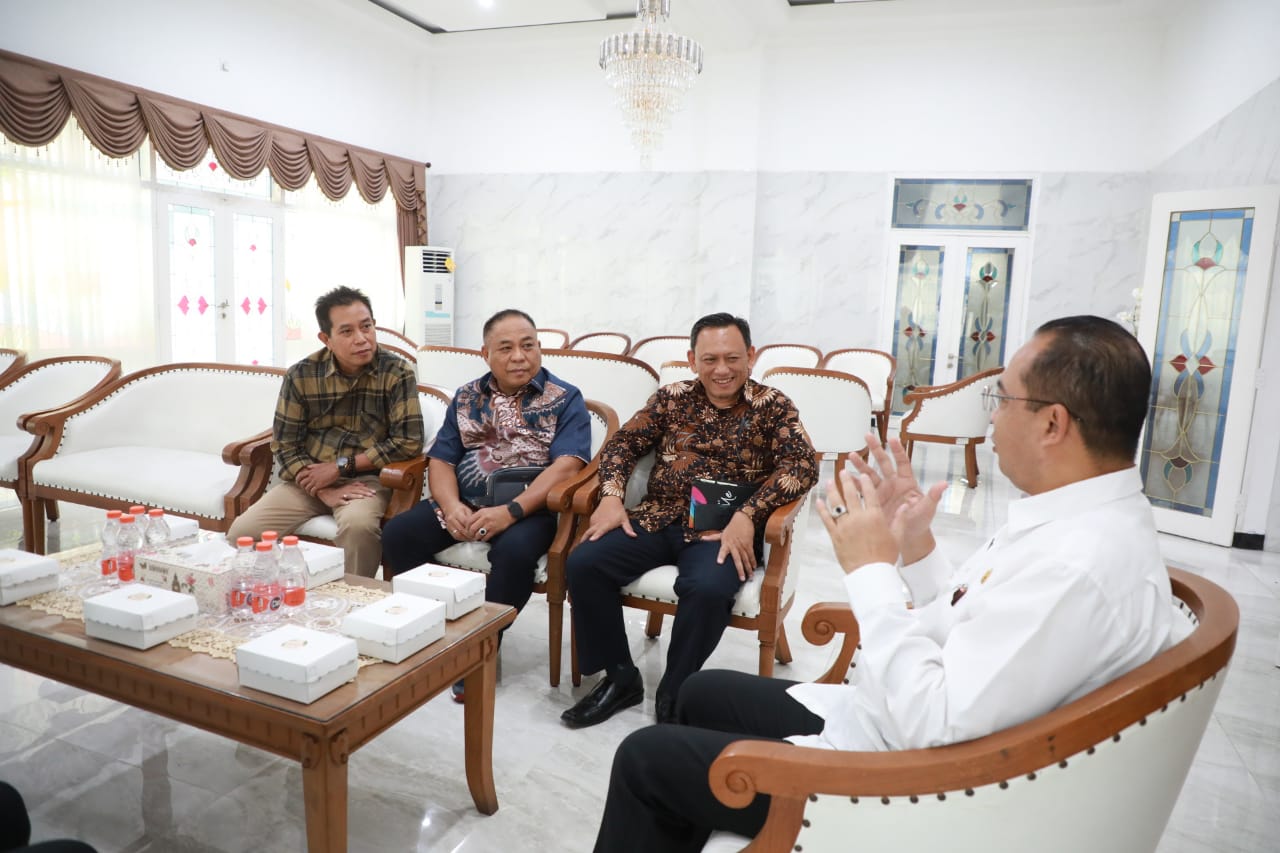 Foto 1 dari 8: Pertemuan dengan Tenaga Ahli, Jadi Ajang Silaturahmi Sekaligus Perkenalan dengan Pj Wali Kota Eddy