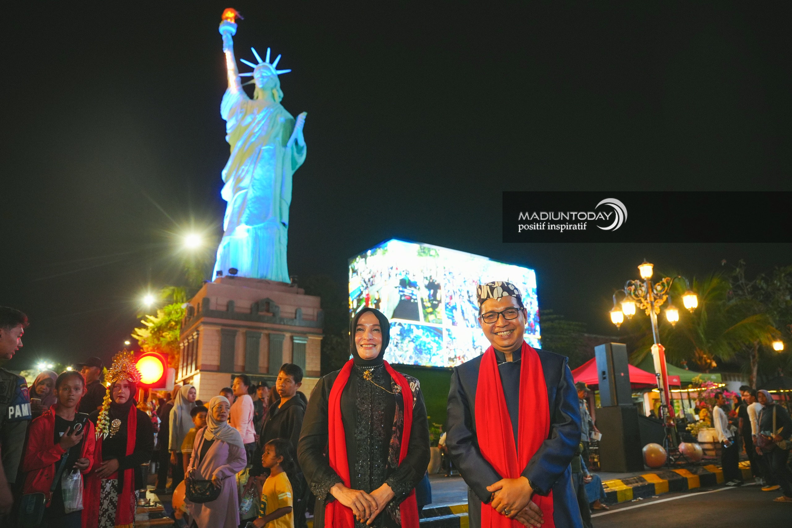 Foto 2 dari 11: Madiun Menari Pukau Wawali Pekalongan: Madiun Luar Biasa!