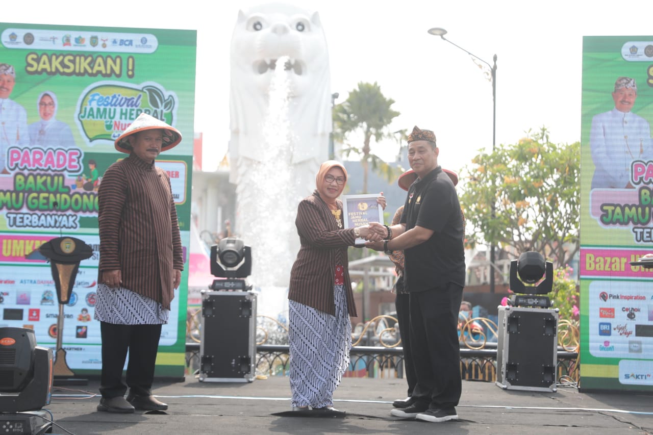 Foto 14 dari 14: Berangkatkan Festival Jamu Gendong Nusantara, Wali Kota: Ini Tinggalan Nenek Moyang, Jangan Ditinggalkan