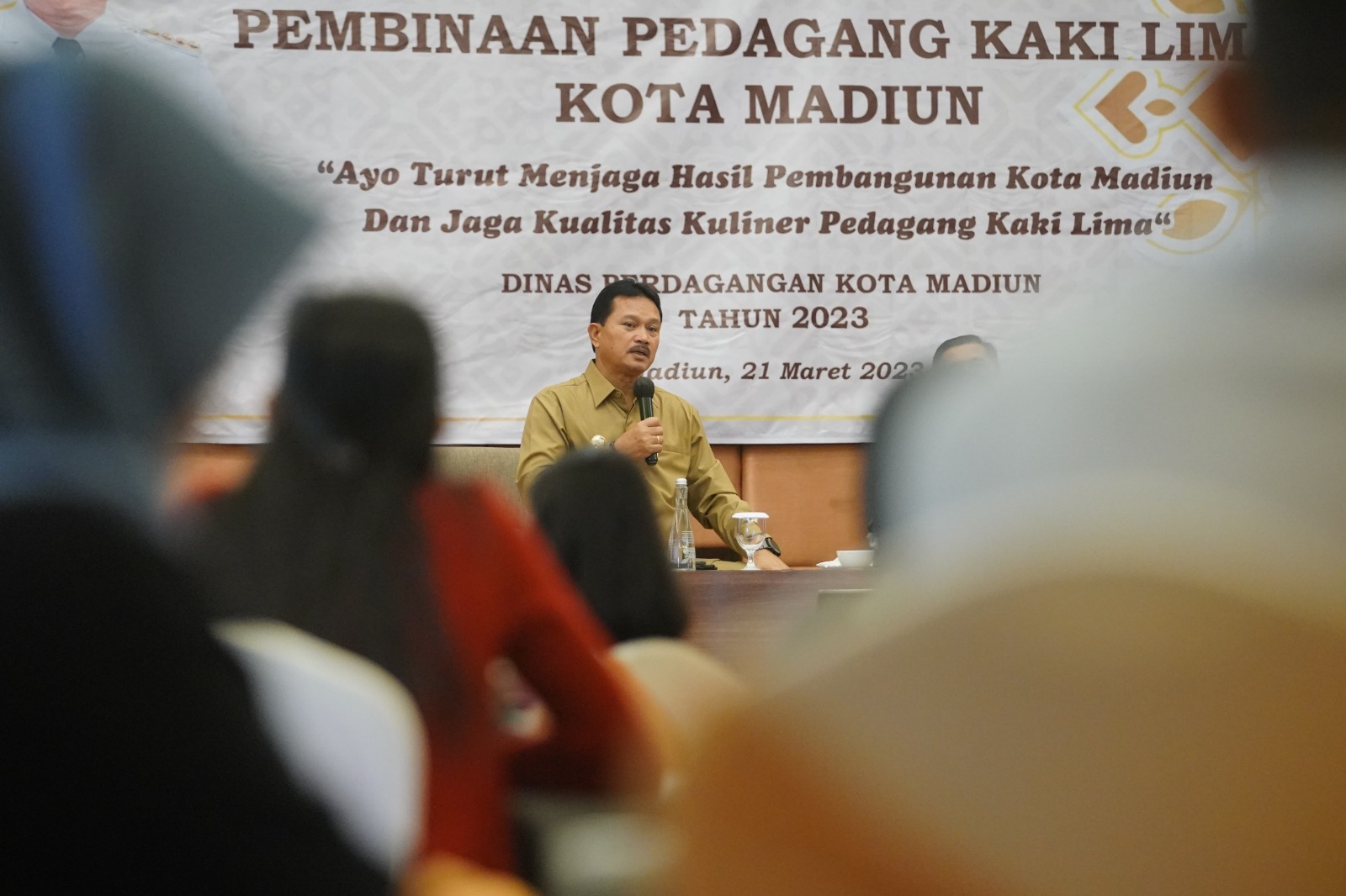 Foto 1 dari 10: Gelar Pembinaan Bagi PKL, Wali Kota Pesan Jaga Kualitas Dalam Berjualan