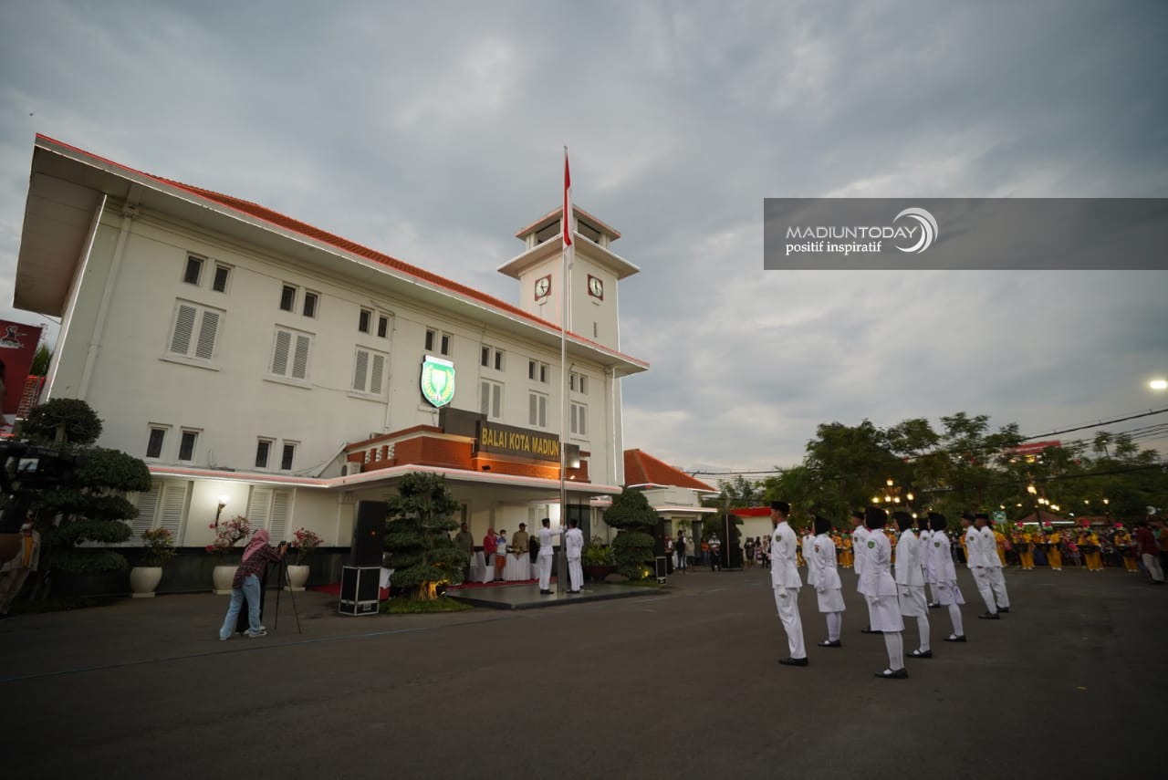 Foto 7 dari 11: Mendung Bukan Halangan, Parade Senja Tetap Jadi Pilihan