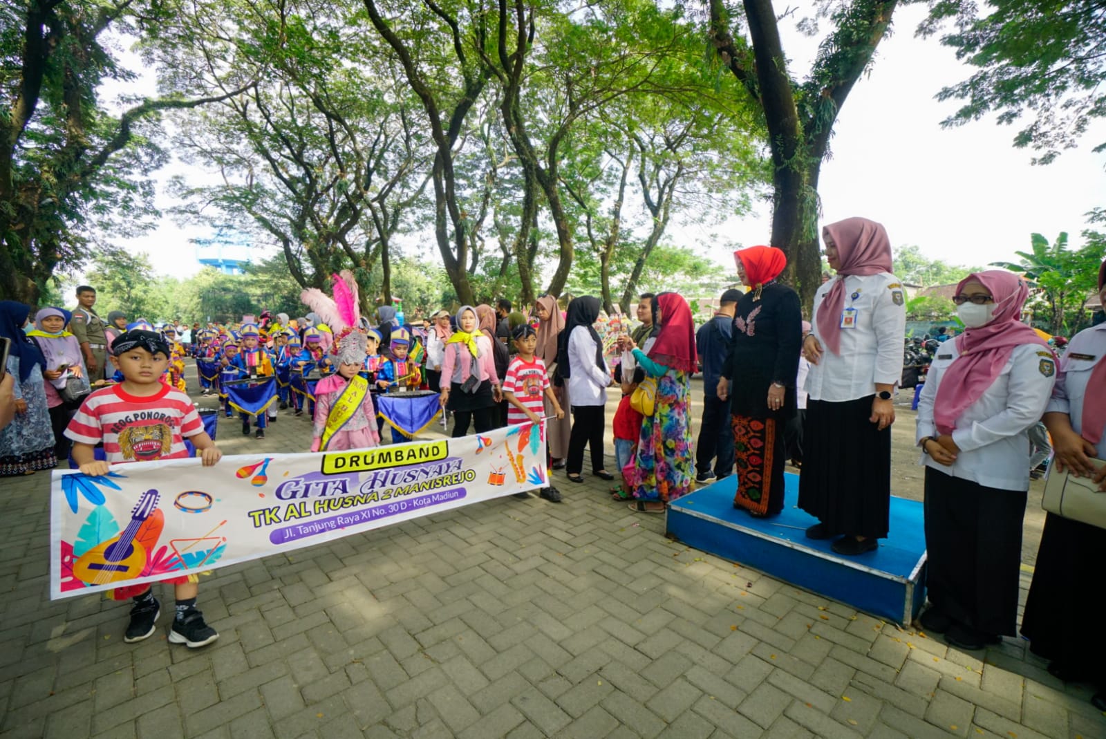Foto 10 dari 12: Peringati Hardiknas dan Hari Kartini, 1.600 Anak TK se-Kecamatan Taman Gelar Pawai Budaya, Bunda PAUD Beri Apresiasi