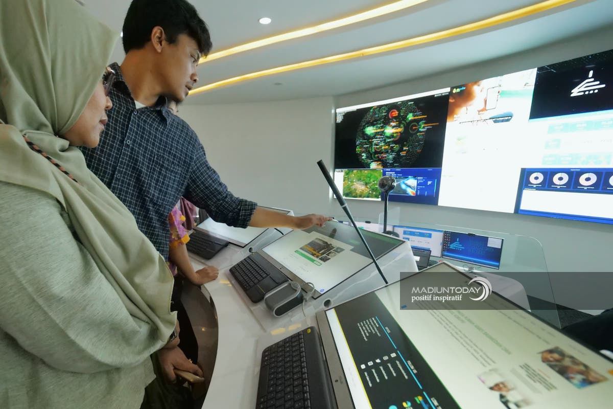 Foto 5 dari 9: Kembangkan Program Smart City, Pemkot Madiun Rencanakan Bangun Command Operation Center⁣