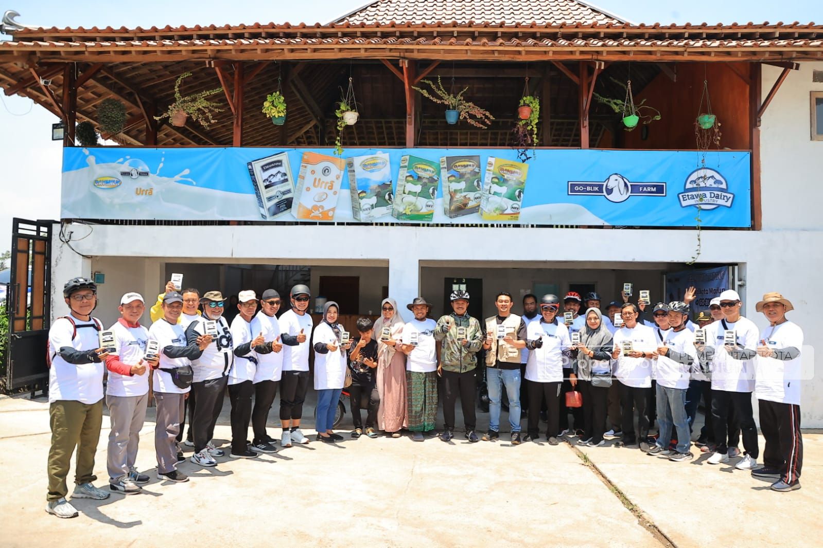 Foto 9 dari 9: Belum Ada di Mataraman, Wali Kota Ingin Hadirkan Peternakan Kambing Perah dan Industri Pengolahan Susu Kambing di Kota Pendekar