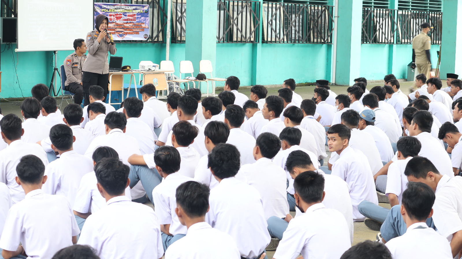 Foto 1 dari 5: Cegah Penyebaran Narkoba, Polres Madiun Kota Gelar Sosialisasi Bagi Pelajar