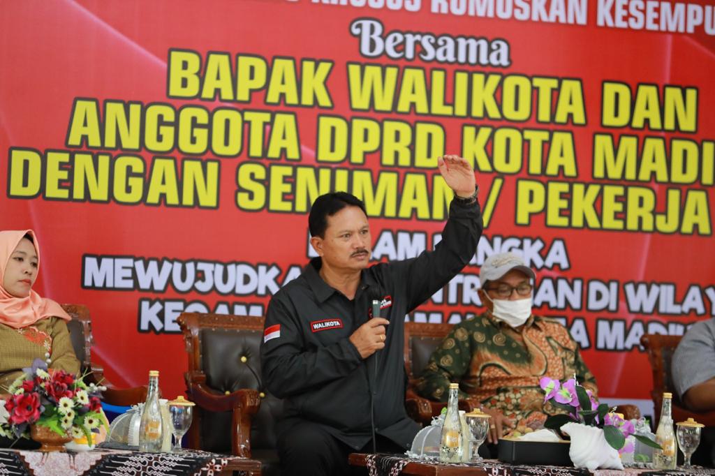 Foto 2 dari 10: Gelar Cangkrukan Bersama Seniman, Wali Kota Paparkan Potensi Panggung Kesenian