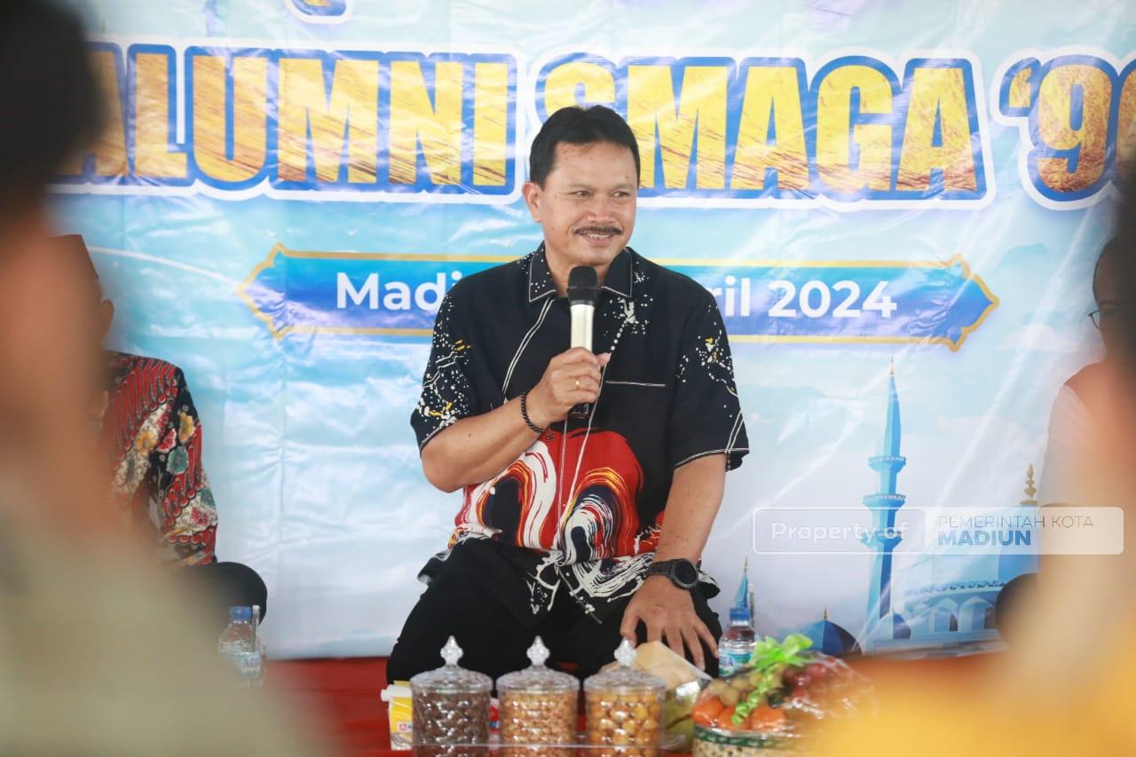 Foto utama berita: Hadiri Temu Alumni SMAN 3 Tahun 1981, Wali Kota Ikut Kenang Zaman Sekolah