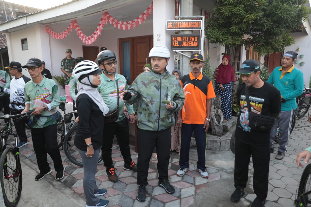 Foto 7 dari 16: Gowes Kecamatan Taman, Wali Kota Cek Pembangunan Hingga Ke Gang Kecil