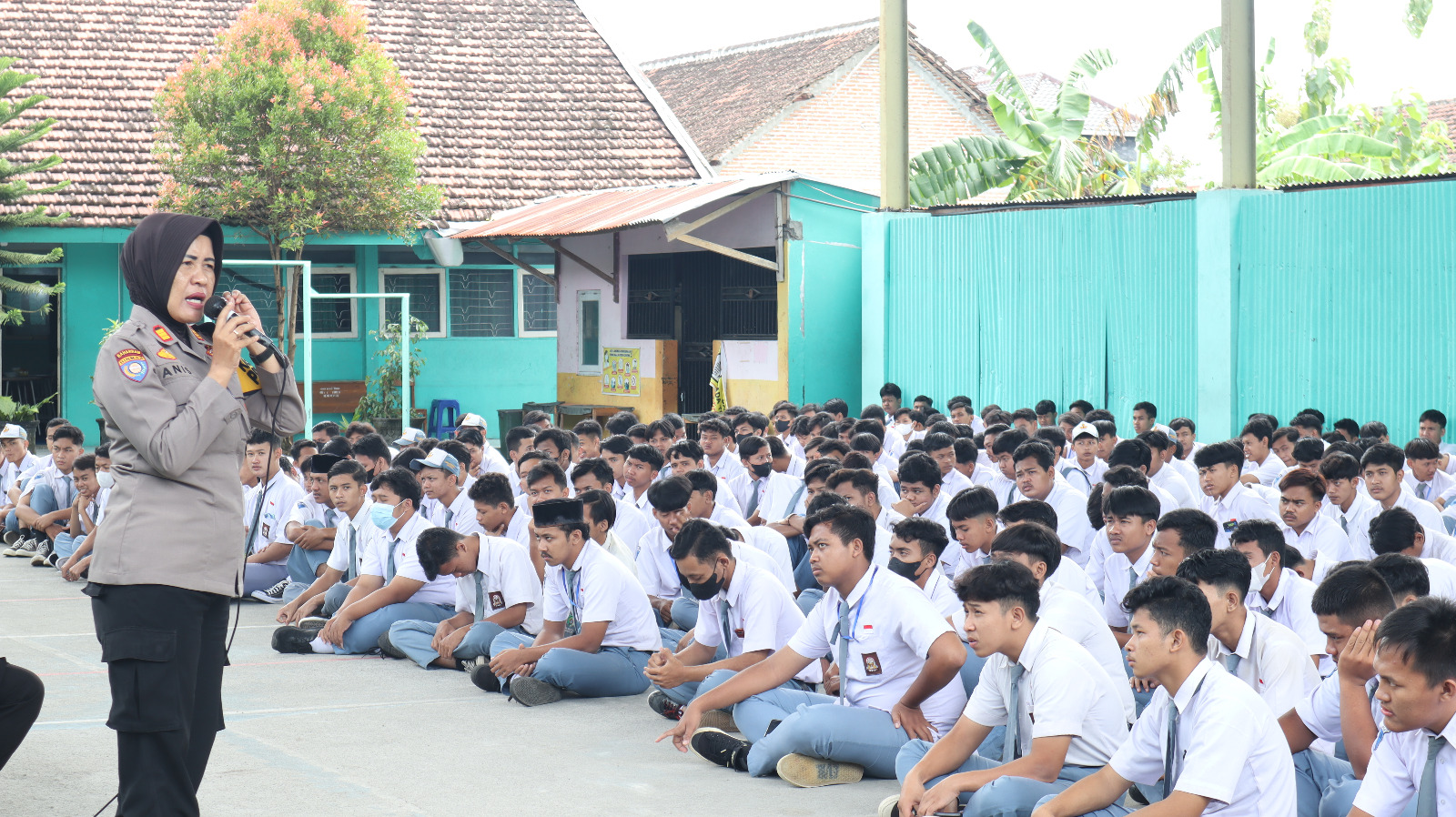 Foto 5 dari 5: Cegah Penyebaran Narkoba, Polres Madiun Kota Gelar Sosialisasi Bagi Pelajar