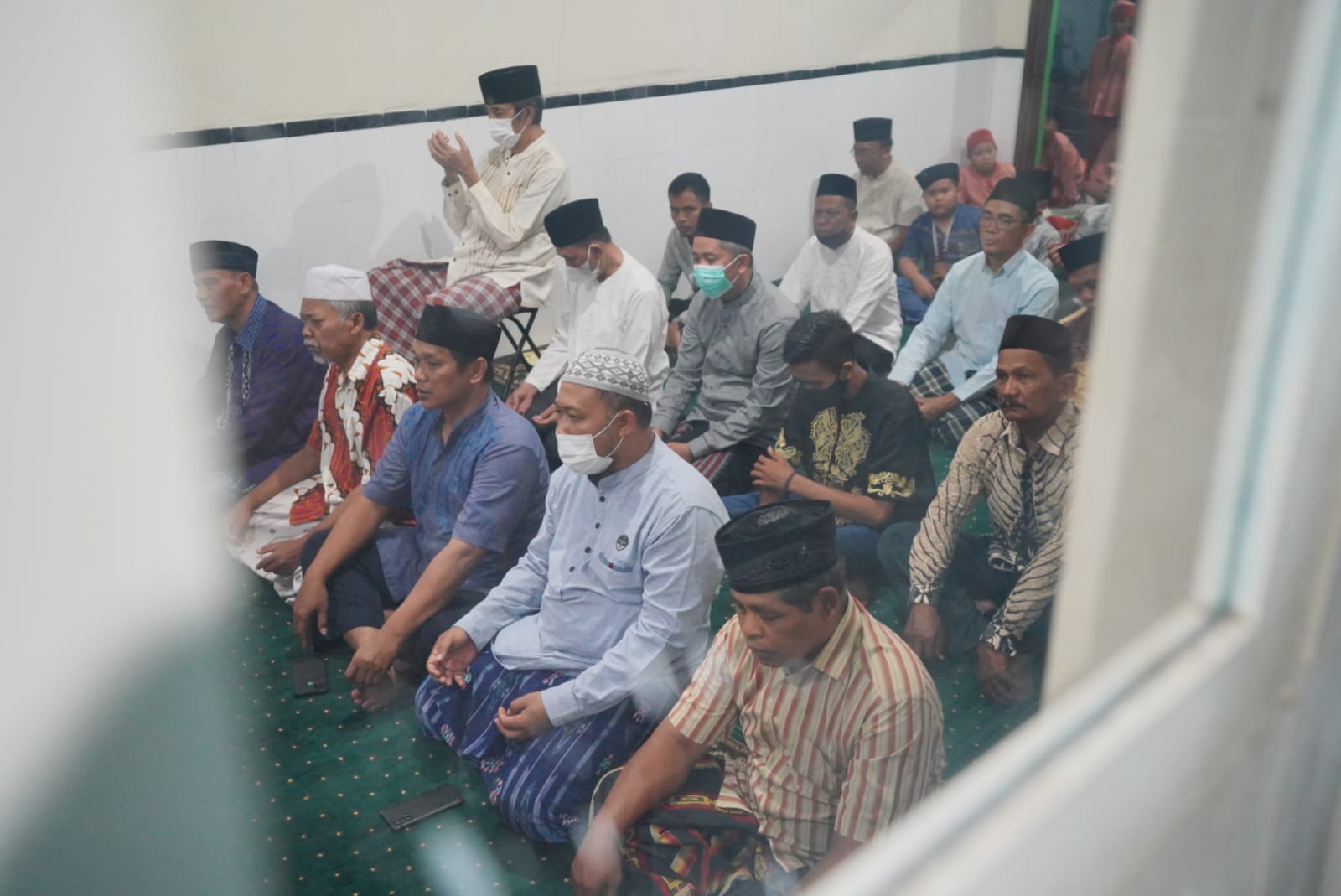 Foto 3 dari 10: Shalat Isya Bersama Warga, Wali Kota Sampaikan Capaian Kota Pendekar