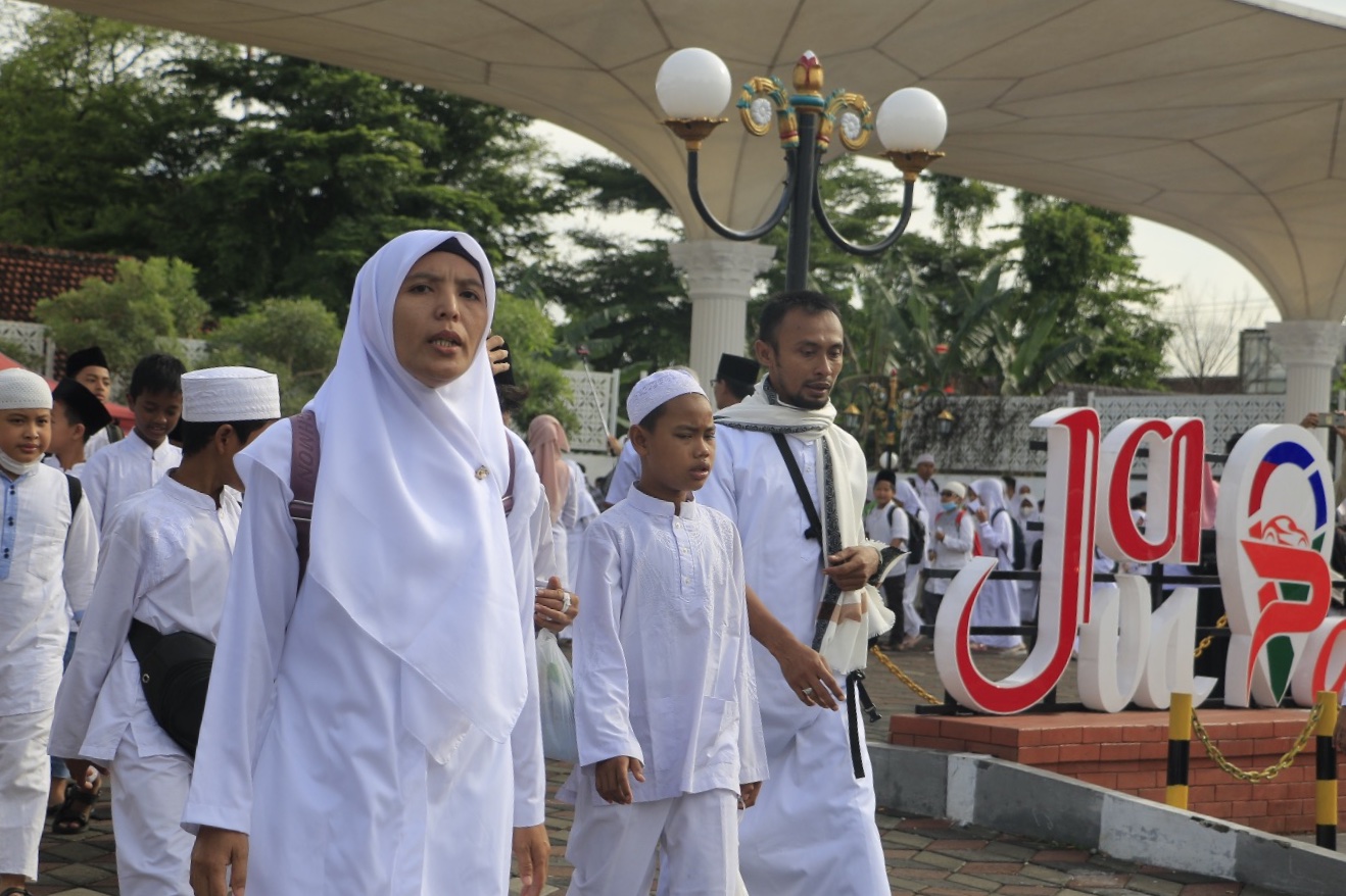 Foto 6 dari 6: Bekali Ilmu Agama, Siswa SD Ikuti Manasik Umroh di PRC