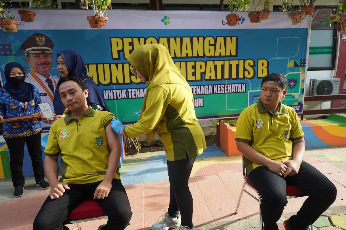 Foto 9 dari 9: Pemkot Gelar Pencanangan Imunisasi Hepatitis B Bagi Tenaga Medis dan Nakes