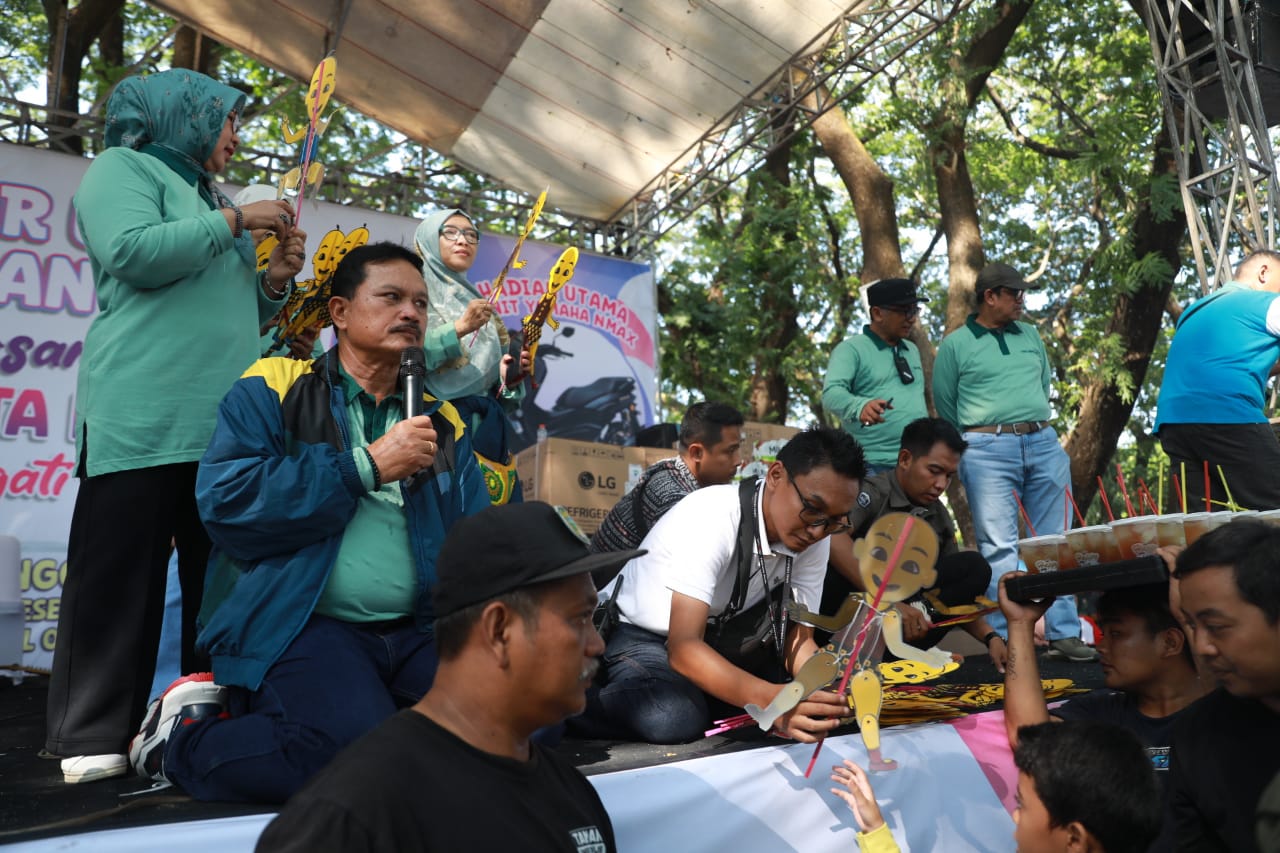 Foto 12 dari 28: Jalan Santai Bersama Warga Taman, Wali Kota : Perayaan Ini Untuk Masyarakat