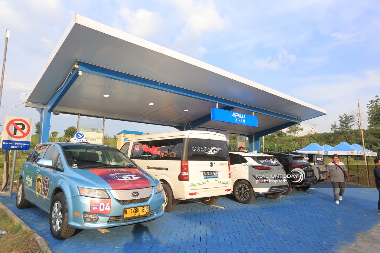 Foto 4 dari 6: Kampanye Mobil Listrik, ATPM Gelar Konvoi Jakarta-Bali