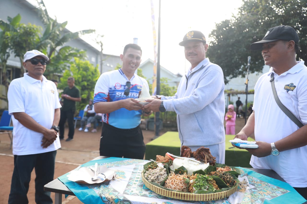 Foto 1 dari 14: Hadiri HUT Sabiya Volley Club, Wali Kota Beri Ucapan Selamat Dan Salurkan Santunan Bagi Warga Membutuhkan