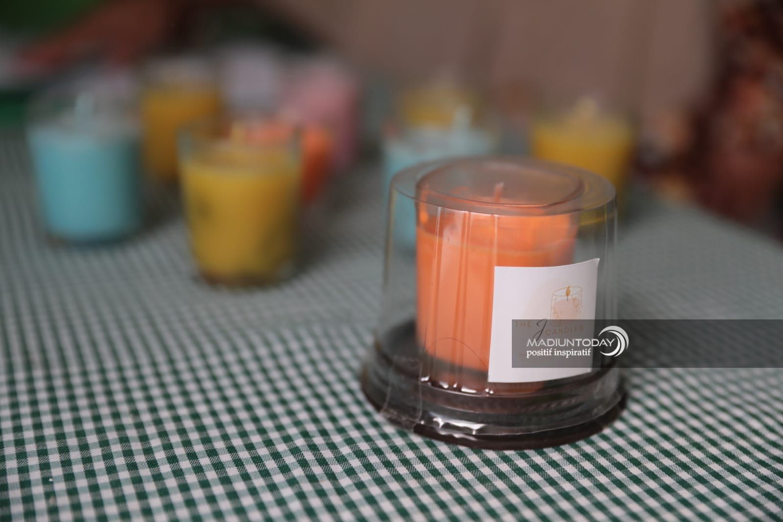 Foto 3 dari 8: Atasi Limbah Minyak Goreng, Bank Sampah Pesanggrahan Olah Jelantah Jadi Lilin Aromaterapi