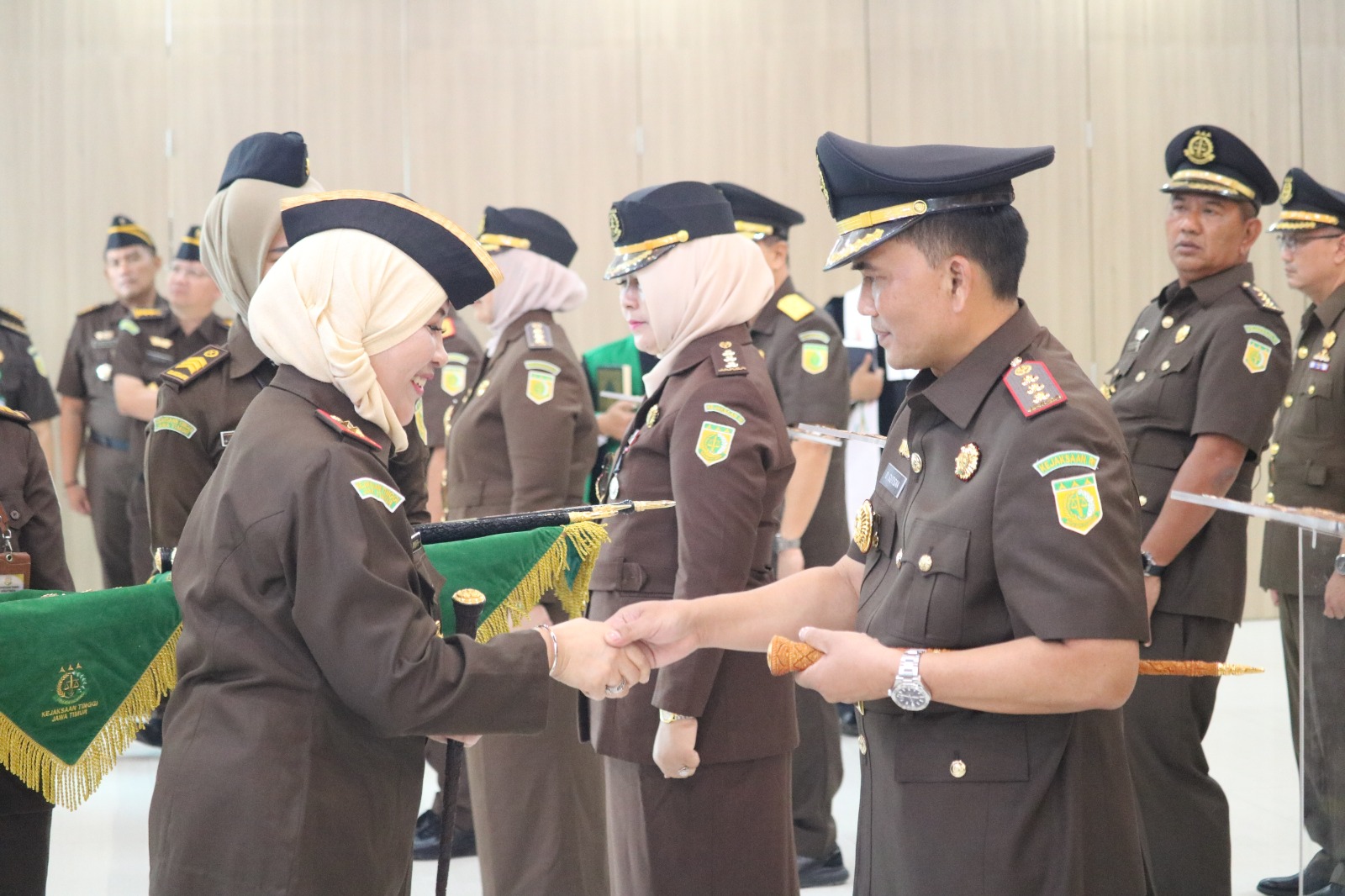 Foto 5 dari 5: Pucuk Pimpinan Berganti, Dede Sutrisna Resmi Pimpin Kejari Kota Madiun