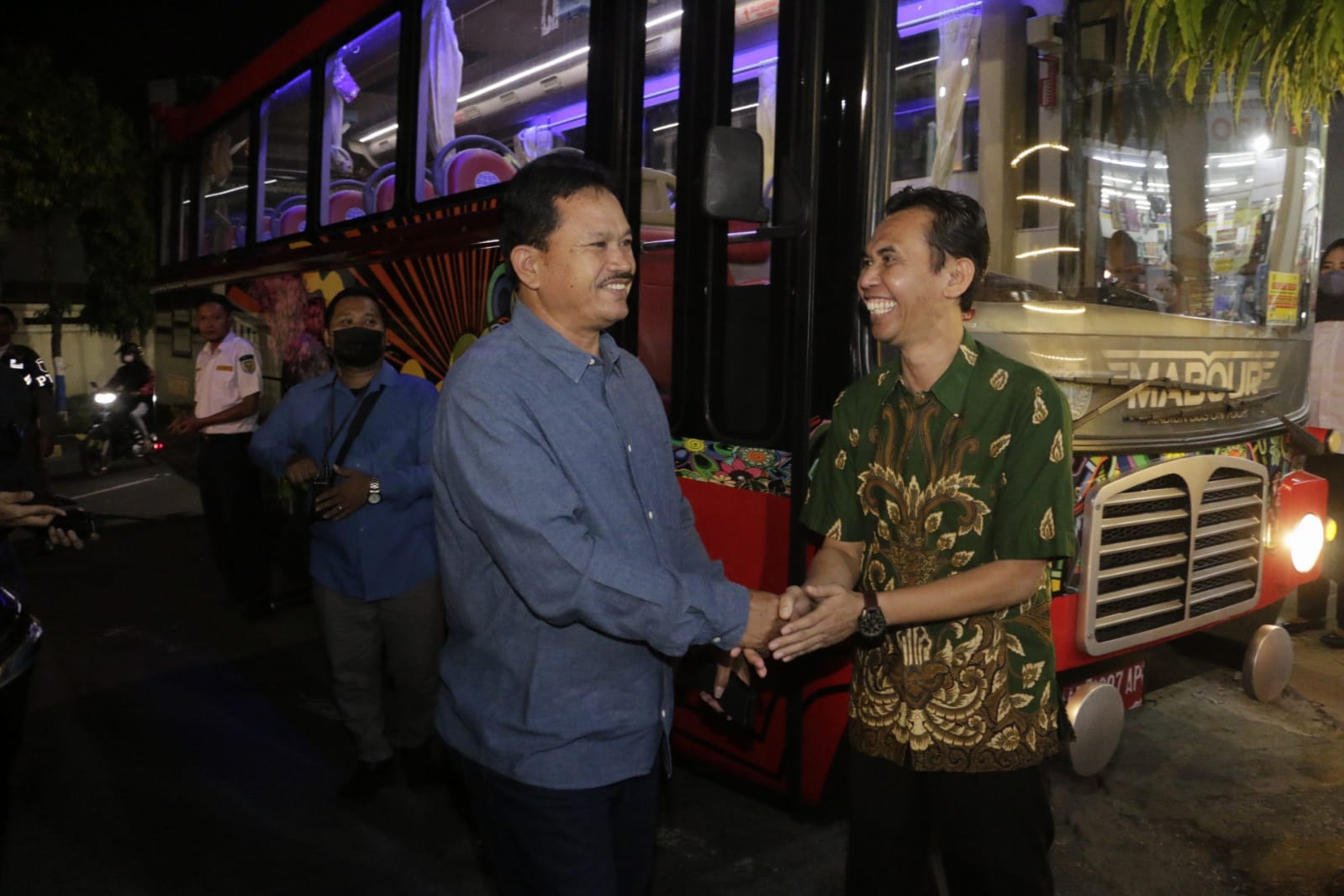 Foto 1 dari 9: Sambut Tim Juri Lomba Kampung KB Nasional, Wali Kota Suguhkan Makanan Khas Kota Pendekar