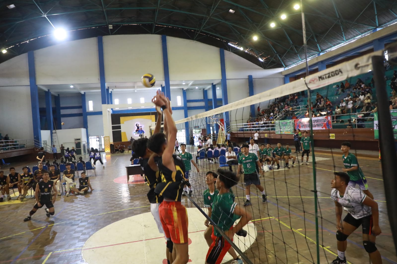Foto 13 dari 15: Jaring Atlet Berprestasi, Pemkot Gelar Kejurkot  Bola Voli Antar Club U-18