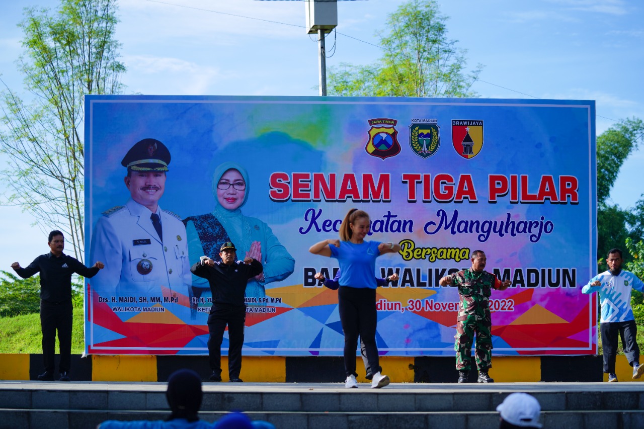 Foto utama berita: Senam Tiga Pilar Kecamatan Manguharjo, Wali Kota Harap Pola Hidup Sehat Jadi Gaya Hidup