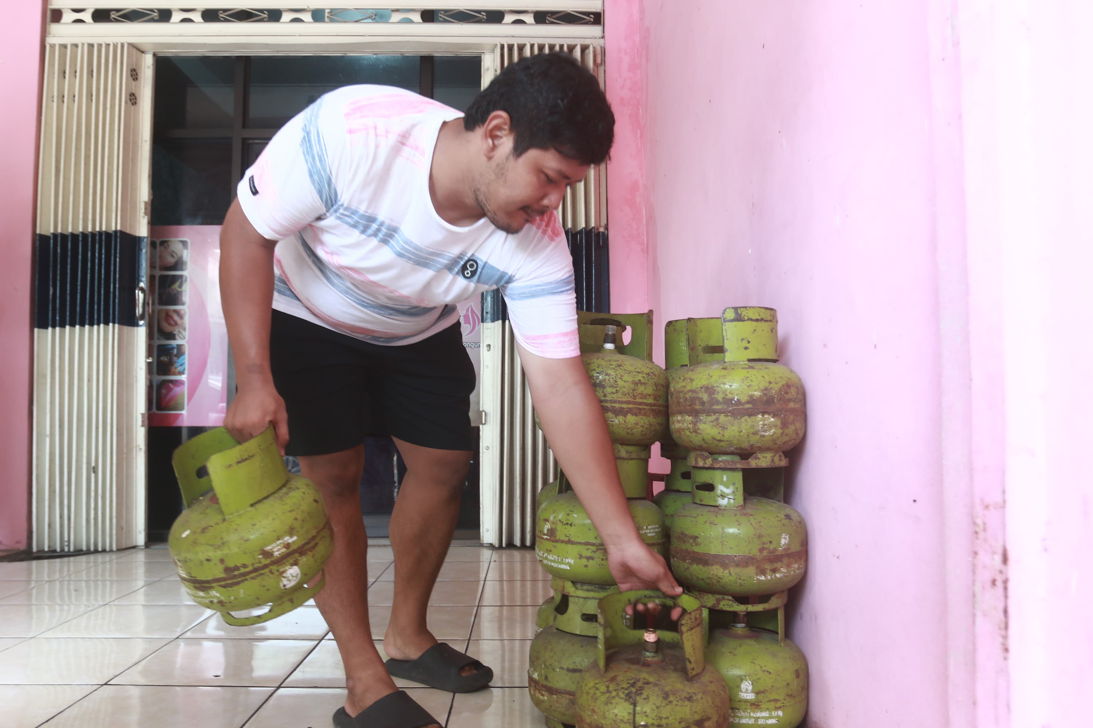 Foto 3 dari 3: Agar Tepat Sasaran, Beli LPG 3 Kilo Kini Wajib Pakai KTP