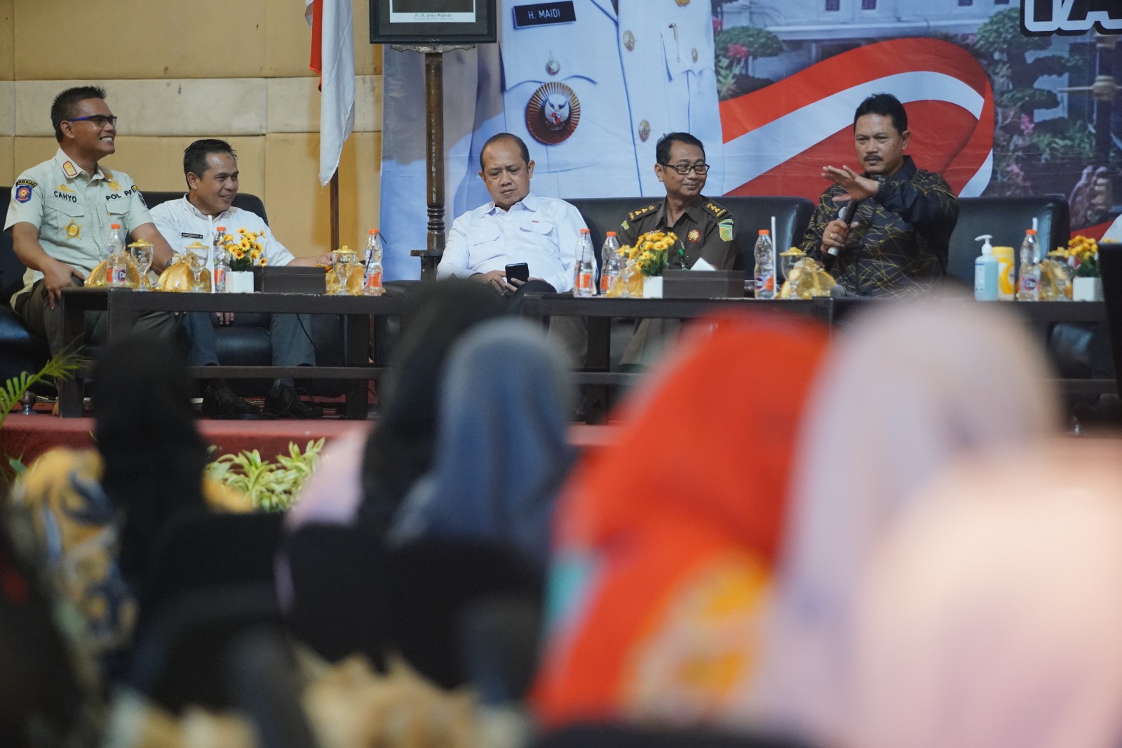 Foto 8 dari 10: Hadiri Penyuluhan Hukum Terpadu Bagi Warga Manguharjo, Wali Kota Jelaskan Pentingnya Sadar Hukum