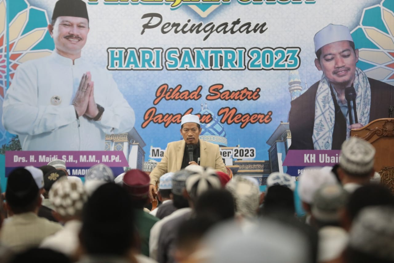 Foto 3 dari 11: Wali Kota Maidi Beri Apresiasi Digelarnya Pengajian Umum Peringatan Hari Santri