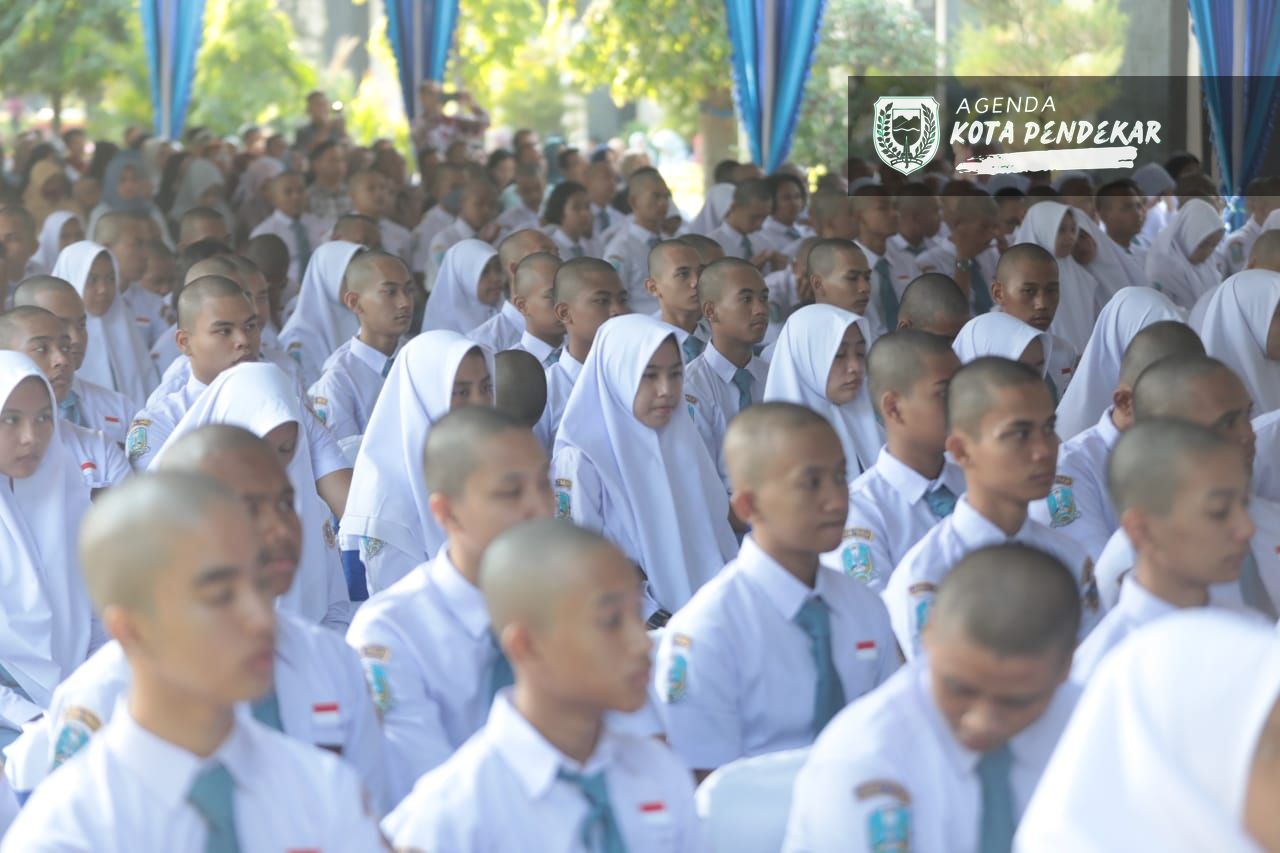Foto 11 dari 11: Serah Terima Taruna-Taruni SMAN 3 Taruna Angkasa Jawa Timur, Wali Kota Harap Cetak Generasi Unggul