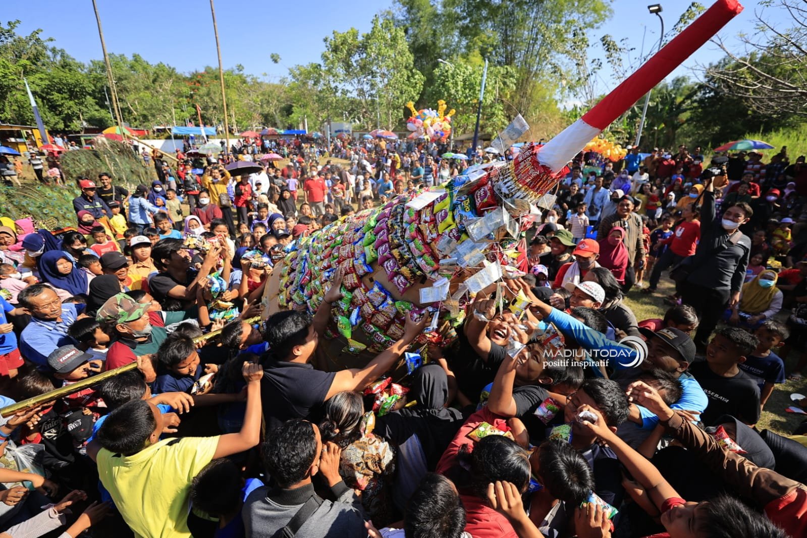 Bersih Desa Pemupuk Kerukunan Warga