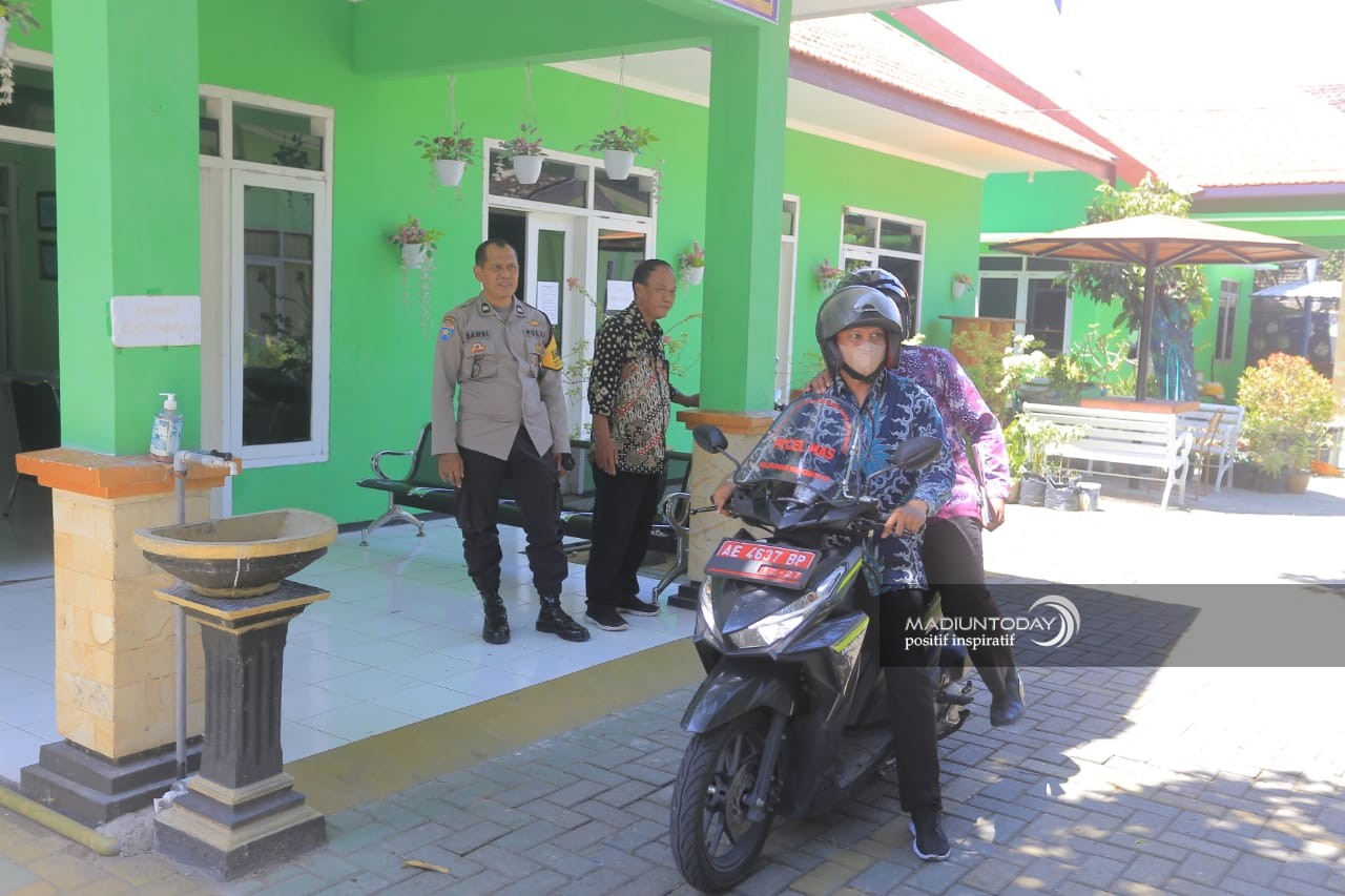 Foto utama berita: Ada Layanan Pecel Mas di Kelurahan Manguharjo, Urus Surat-surat Tak Perlu Tinggalkan Rumah