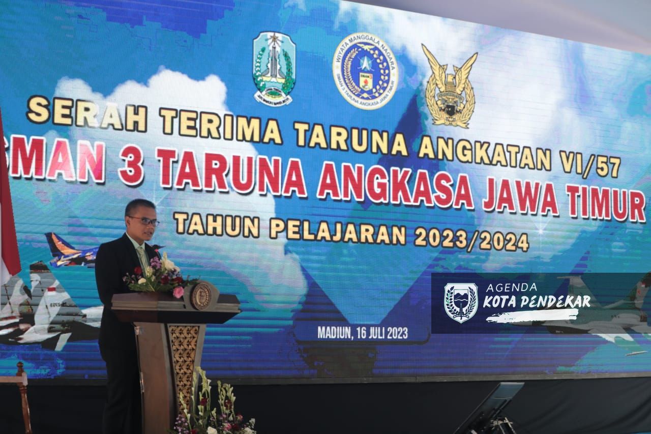 Foto 4 dari 11: Serah Terima Taruna-Taruni SMAN 3 Taruna Angkasa Jawa Timur, Wali Kota Harap Cetak Generasi Unggul