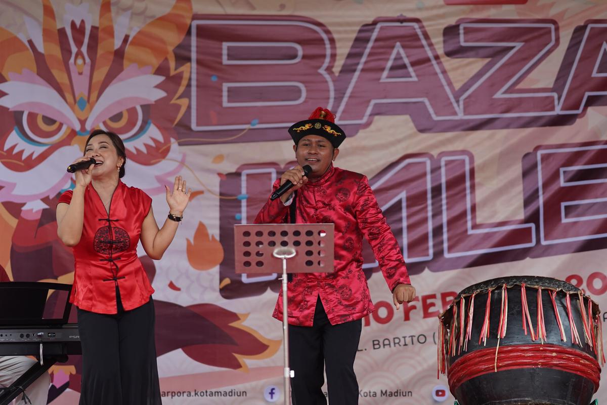 Foto 9 dari 9: Buka Bazar Imlek, Wali Kota: Jajanan Apapun Ada dan Harganya Murah