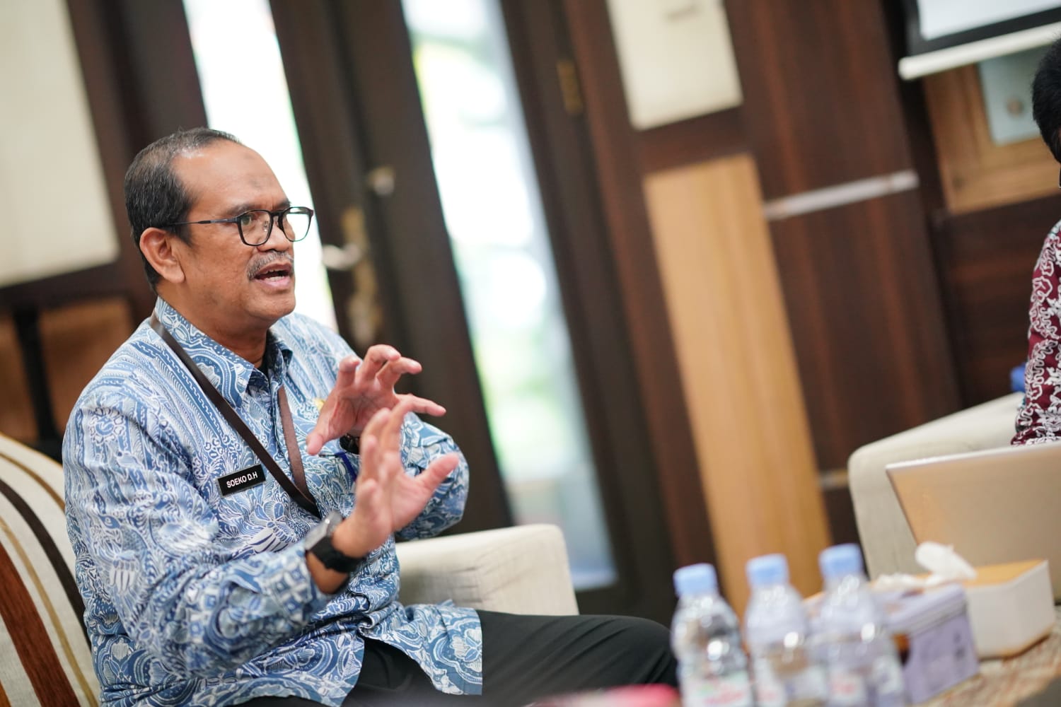 Foto 10 dari 12: Lengkapi Data Proposal Tugas Akhir Program Doktor Wali Kota, Tim UT Kembali Datang Gelar Assessment Kedua