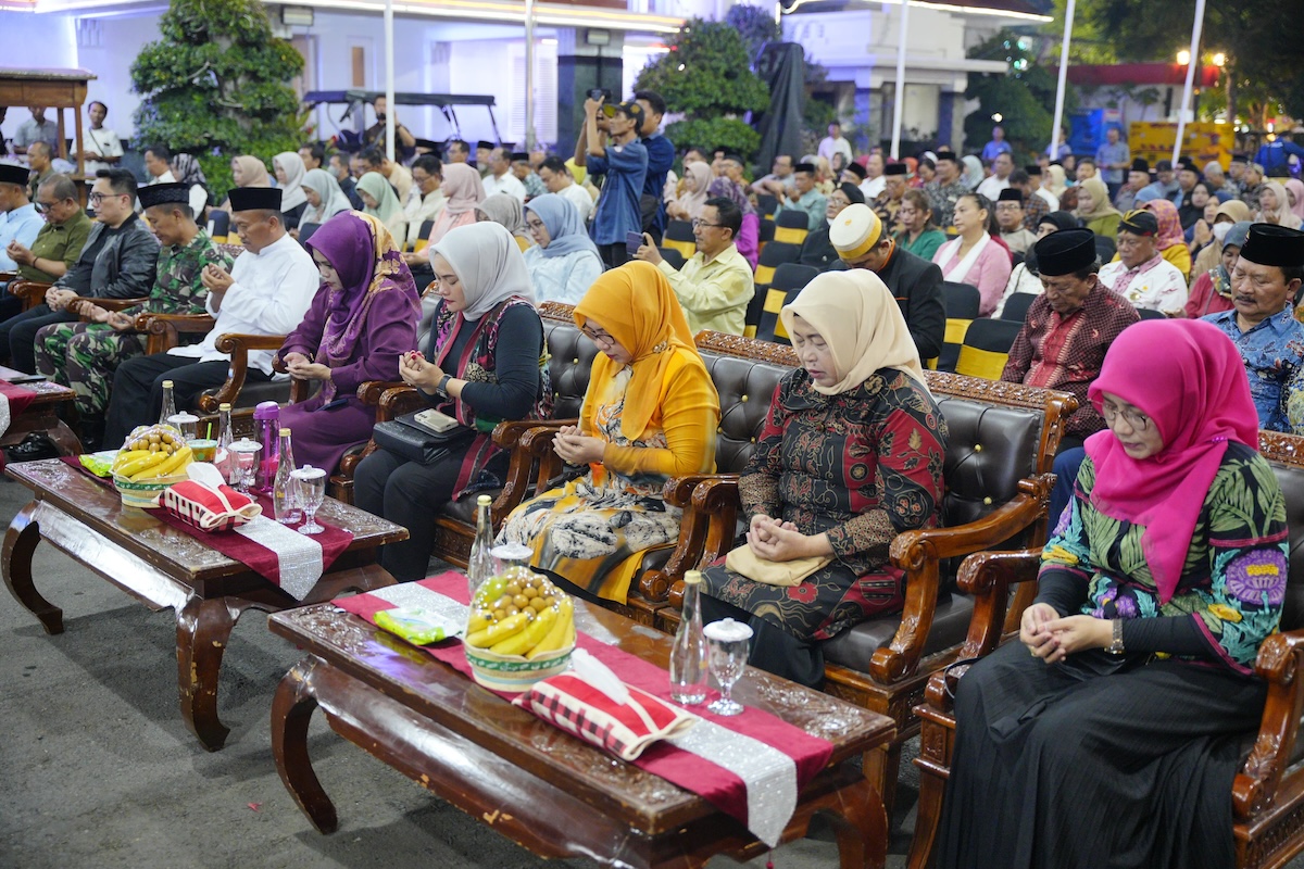 Foto 9 dari 10: Malam Pergantian Tahun, Pemkot Madiun Gelar Doa Lintas Agama