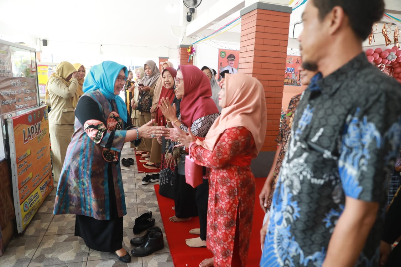 Foto 8 dari 9: Tasyakuran Dua Tahun Foodcourt Pasar Sleko, Wali Kota Pesan Jaga Kerukunan
