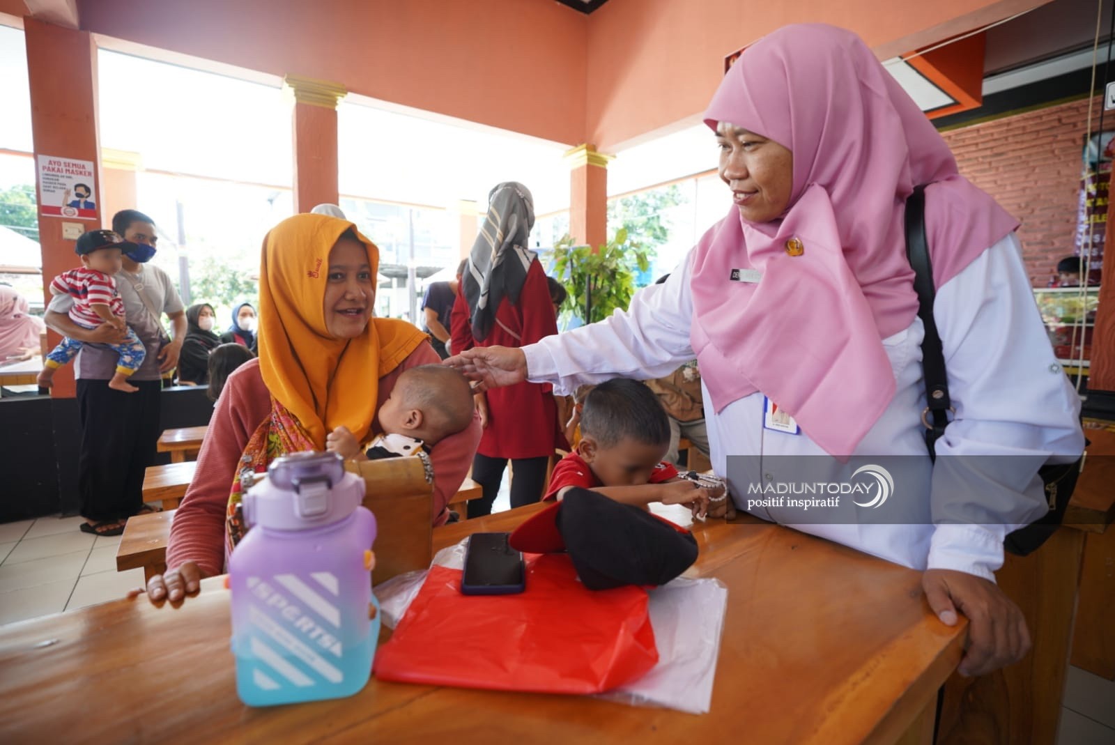 Foto 4 dari 10: Agar Gizi Seimbang, Warung Stop Stunting Rutin Digelar