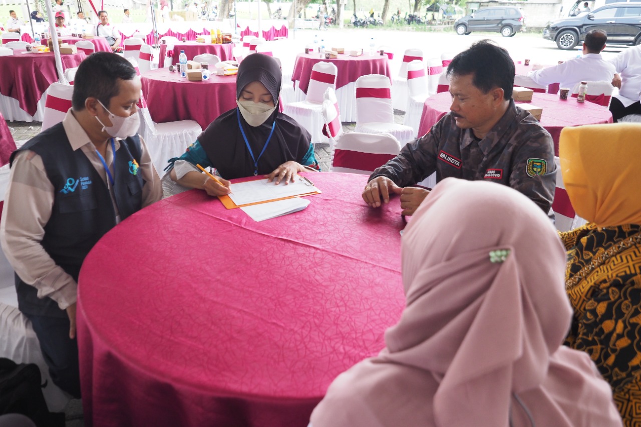 Foto 2 dari 4: Turut Jadi Responden Regsosek, Wali Kota Imbau Warga Jawab Jujur
